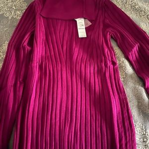 White House BlackMarket large ribbed turtleneck Fuchsia. NWT